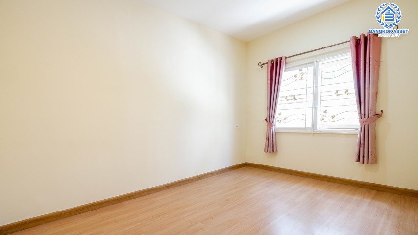 *****ทาวน์เฮ้าส์มือสองย่านสมุทรสาคร ม.โกลเด้นทาวน์ พระราม2 หลังมุม! เนื้อที่กว้างขวางถึงเกือบ 22 ตร.ว. ฟังก์ชันจัดเต็มอย่างกับบ้านเดี่ยว 4 ห้องนอน 3 ห้องน้ำ 2 ที่จอดรถ แถมฟรี! 2 เครื่องปรับอากาศ, 1 เครื่องทำน้ำอุ่น, 1 เครื่องดูดควัน เชื่อมต่อถ.พระราม 2 ใกล้บิ๊กซี, เซ็นทรัลพระราม 2 และทางด่วน "พระราม 2"